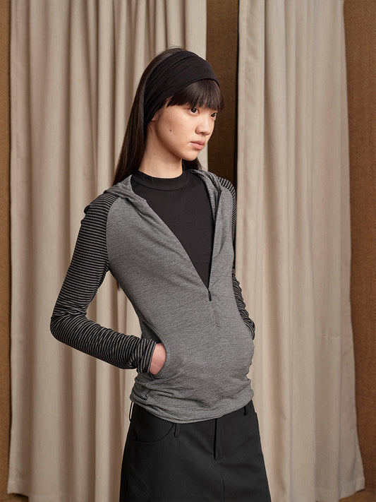 Stripe-contrasting hooded top