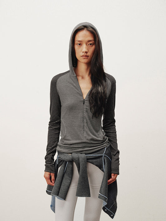 Stripe-contrasting hooded top