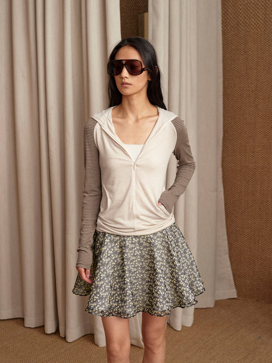 Stripe-contrasting hooded top