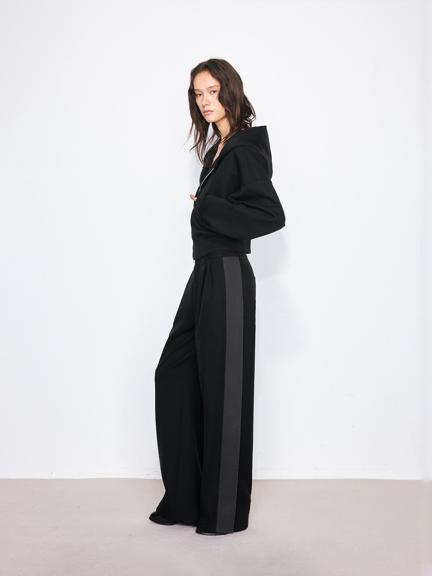 Contrast Side Seam Straight-Leg Double-Pleated Trousers