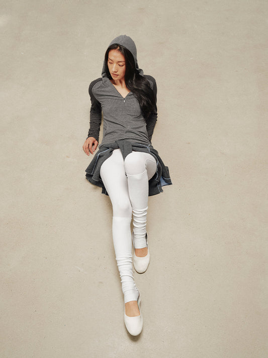 Stripe-contrasting hooded top